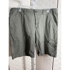 GUESS Mens Cargo Shorts Olive Green Utility Pockets Button Fly Size 38